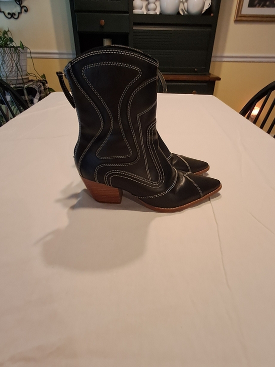 Matisse Shoes - Matisse Women's Black Western Ankle Boots with Contrast Stitching‎ Size 8M